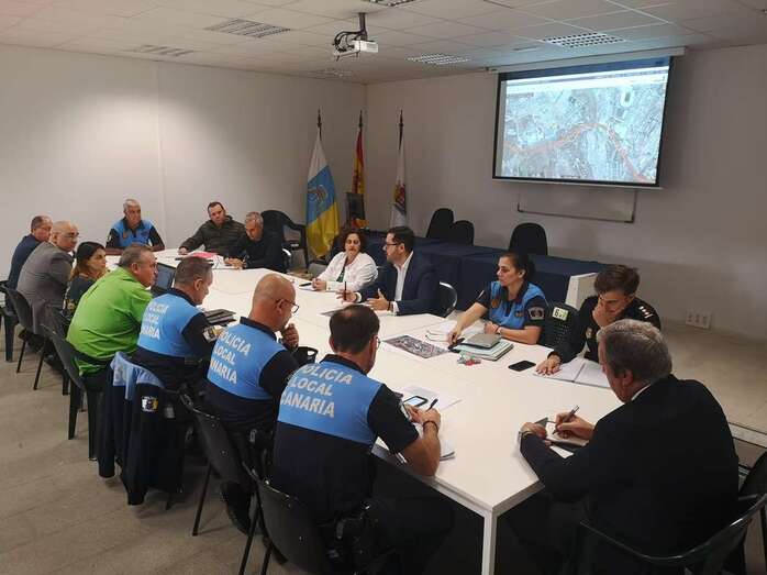 Reunión para coordinar el dispositivo (Foto TA)